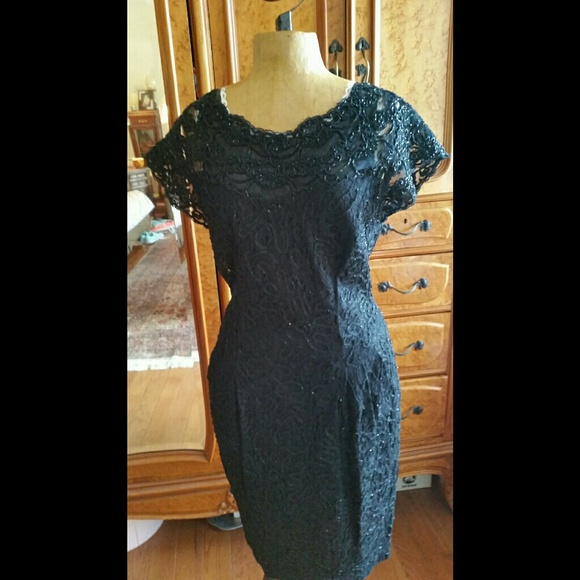 - Niemann Marcus Carmen Marc Valvo Beaded Black Dress  Host Pick - Picture 2 of 9